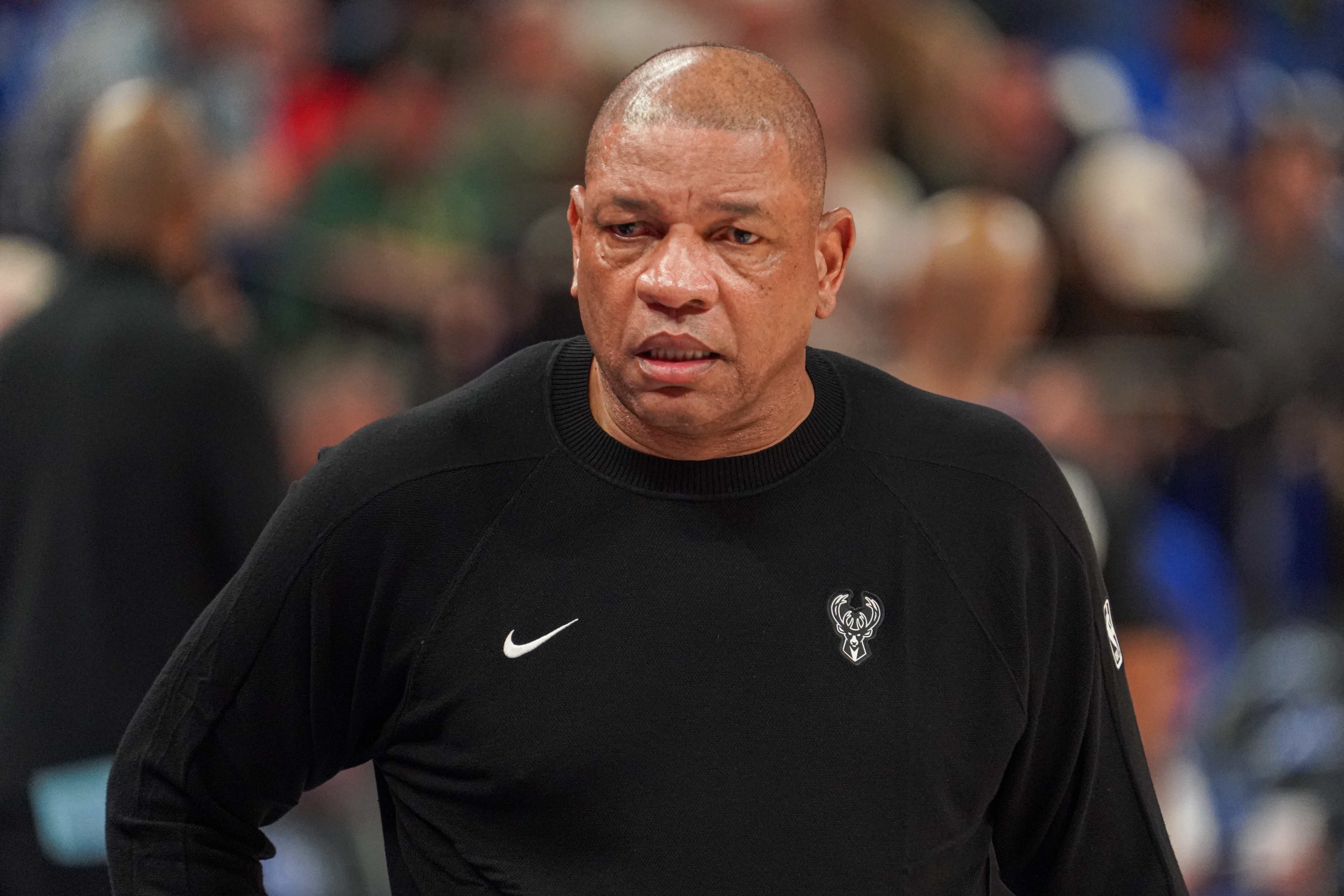 Shams:雄鹿GM和里弗斯一直坚信 如果能进入季后赛雄鹿就有竞争力