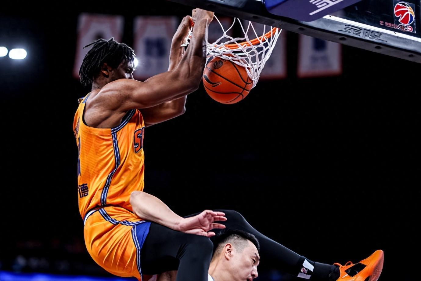 yy体育-怀特塞德合同已转正!打爆广东北京内线,上海男篮争冠需要他