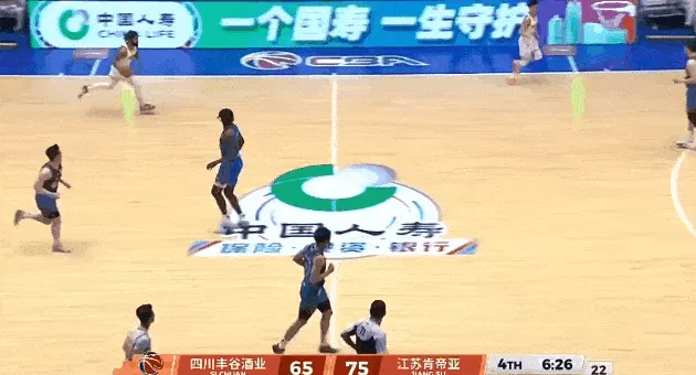 yy体育-庞峥麟底角接球三分投进，目前15中7砍下19分1篮板4助攻1抢断